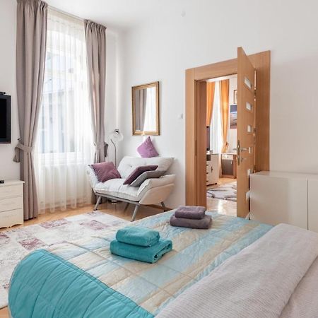 Ferienwohnung Brasov Centrul Vechi - 67Sqm - 2Min To Counsel Square Exterior foto