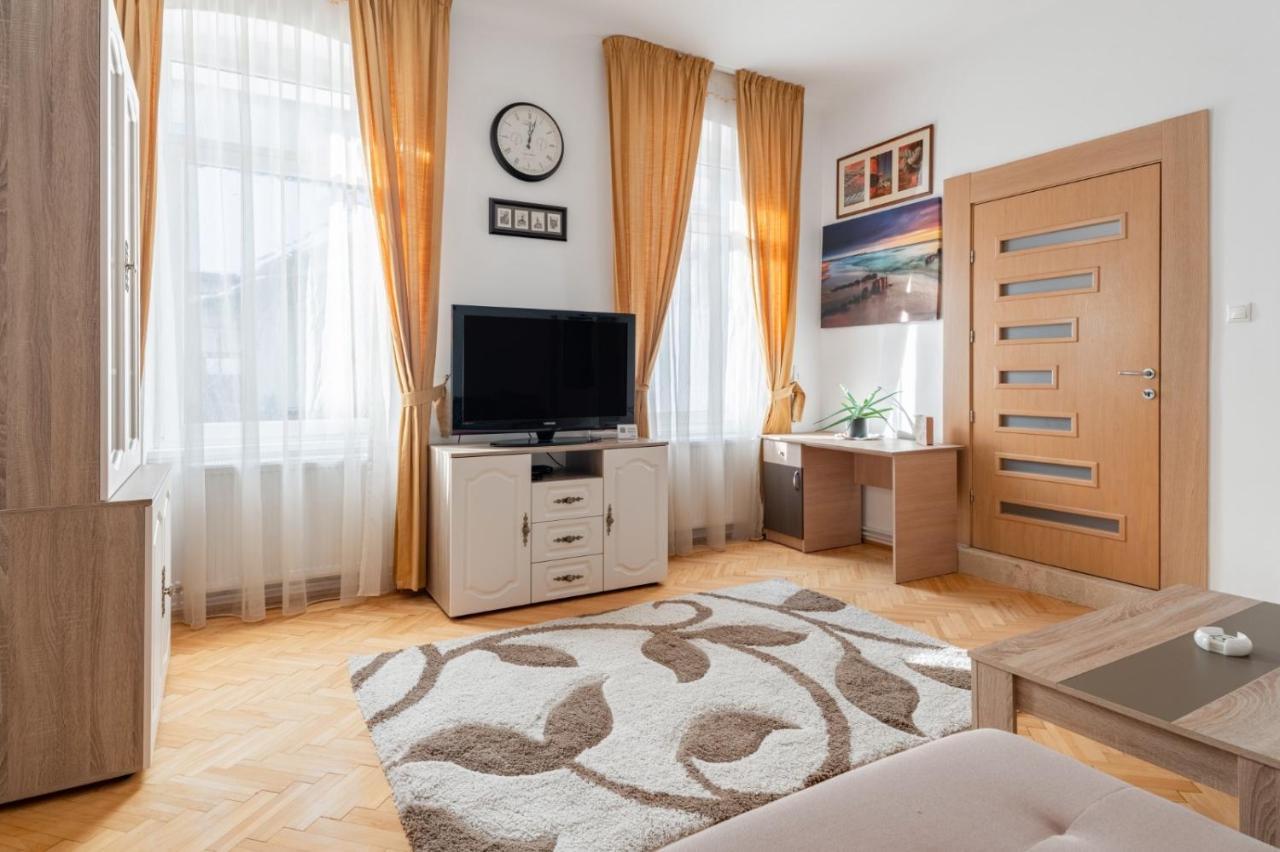 Ferienwohnung Brasov Centrul Vechi - 67Sqm - 2Min To Counsel Square Exterior foto
