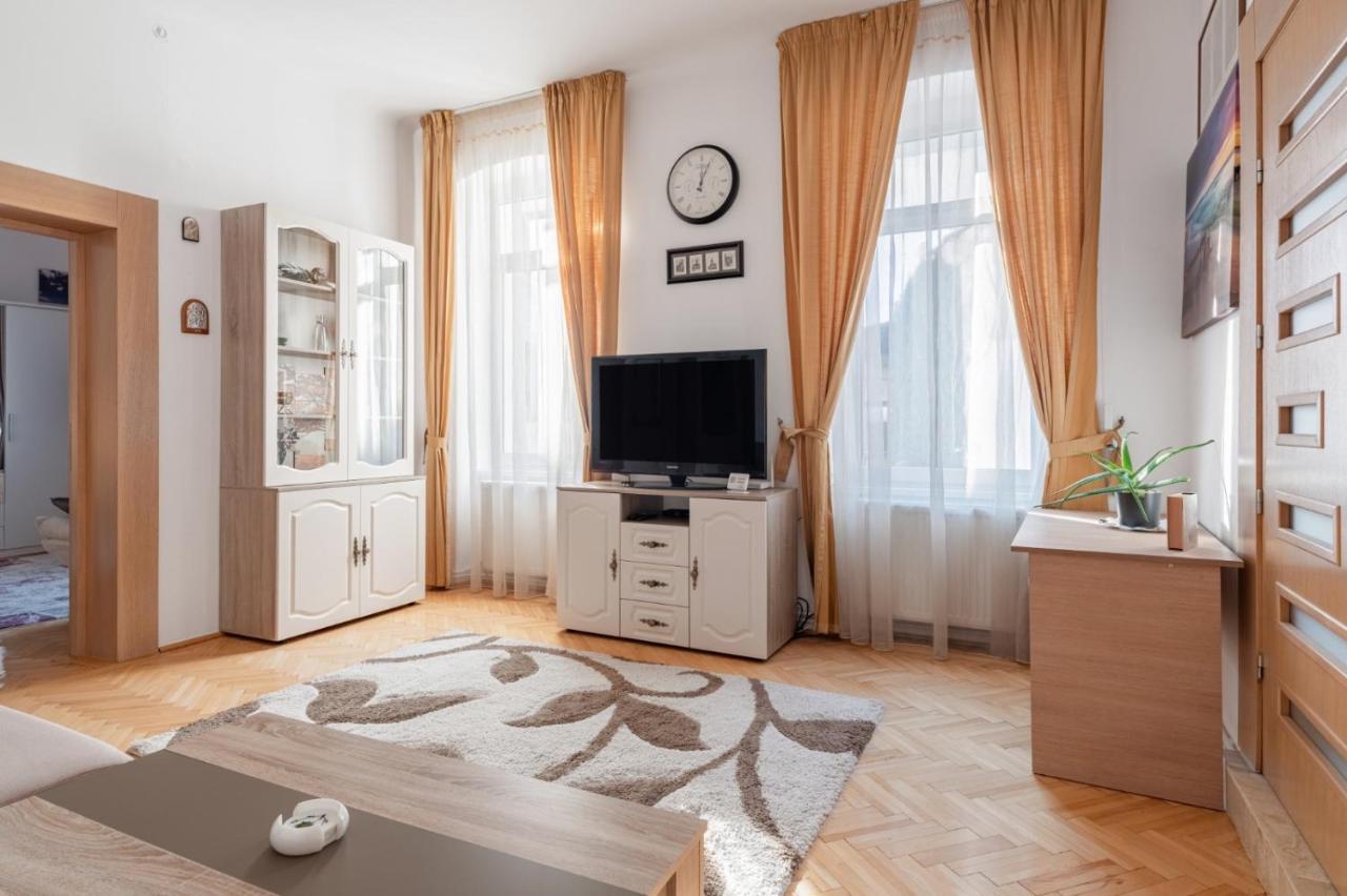 Ferienwohnung Brasov Centrul Vechi - 67Sqm - 2Min To Counsel Square Exterior foto