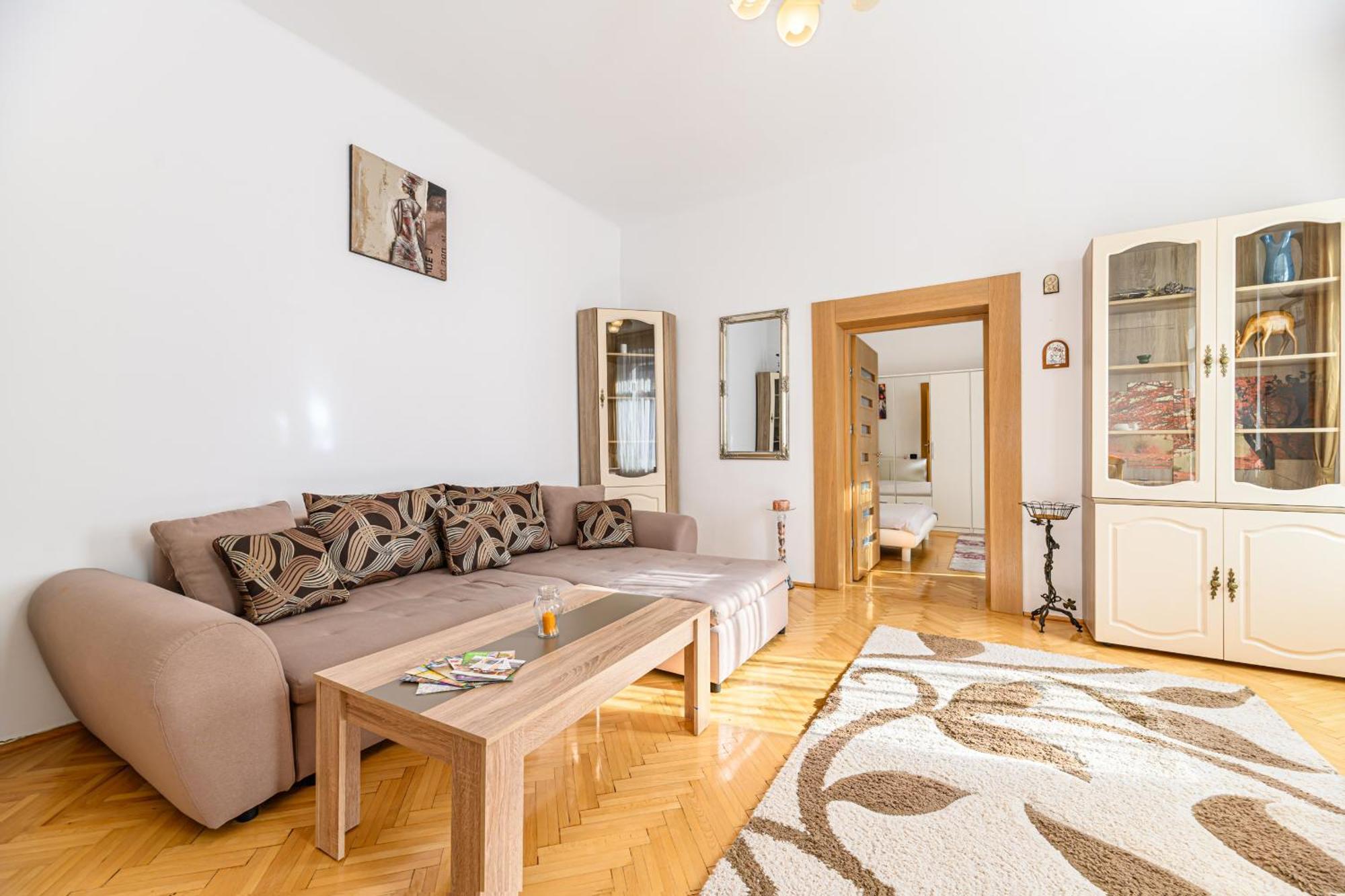 Ferienwohnung Brasov Centrul Vechi - 67Sqm - 2Min To Counsel Square Exterior foto