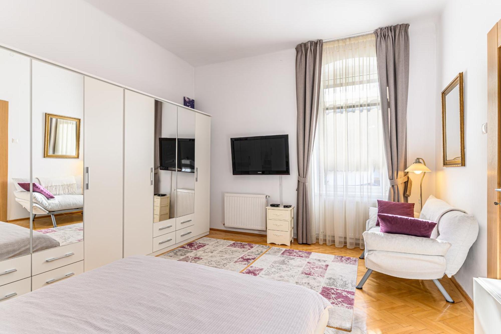 Ferienwohnung Brasov Centrul Vechi - 67Sqm - 2Min To Counsel Square Exterior foto